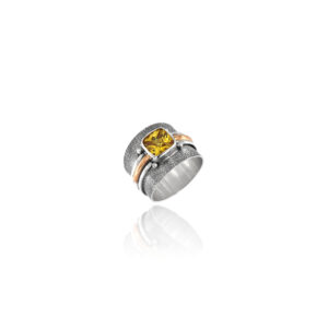 Touch of Gold Ring- Topaz 18k